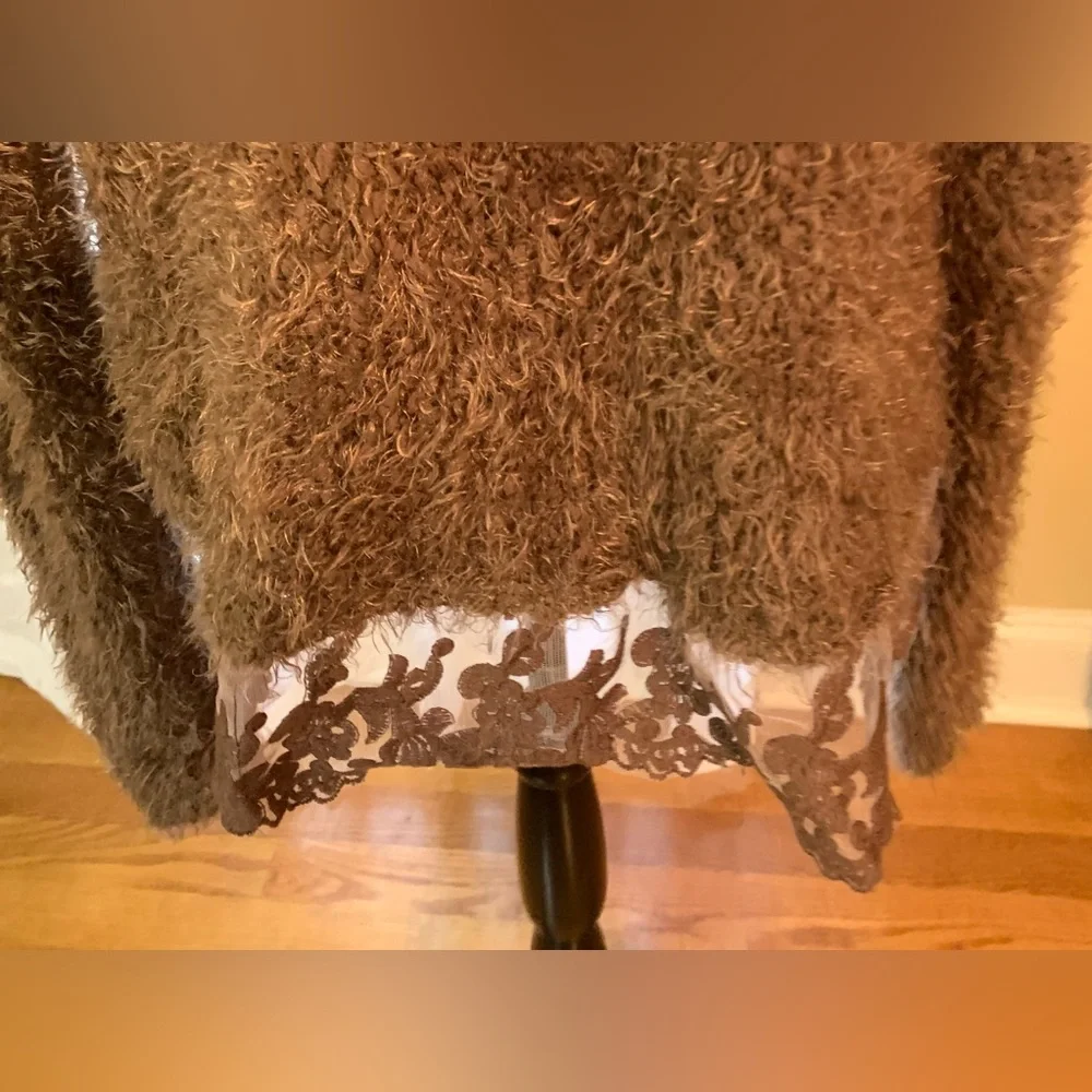 Olivia Sky Owl Taupe Eyelash Sweeter with Lace Bottom Trim Size L NWT - Picture 8 of 9